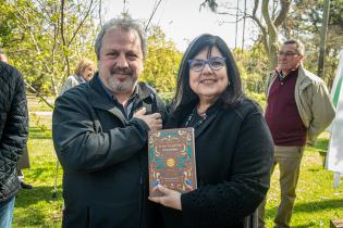 Reposición de placa de la comunidad Armenia en el Jardín Botánico