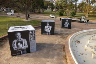 Instalación de cubos móviles de la muestra «Imágenes del silencio » Instalación de cubos móviles de la muestra «Imágenes del silencio »