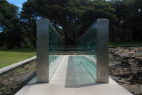 El Memorial de los Detenidos Desaparecidos, se originó en 1998 como proyecto conjunto de la Intendencia de Montevideo y Madres y Familiares de detenidos desaparecidos. Al año siguiente, se realizó un llamado a concurso obteniendo el primer premio los