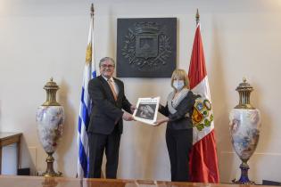 Visita de cortesía del Embajador de Perú en Uruguay Visita de cortesía del Embajador de Perú en Uruguay