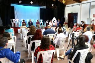 Entrega de certificados a participantes de cursos de anfitriones turísticos en el Municipio C Entrega de certificados a participantes de cursos de anfitriones turísticos en el Municipio C