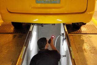 Inspección de camionetas de transporte escolar Inspección de camionetas de transporte escolar