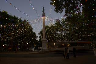 Plaza Cagancha iluminada por Carnaval