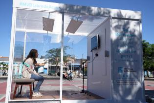 Cabina itinerante del programa Montevideo Libre de Acoso Cabina itinerante del programa Montevideo Libre de Acoso