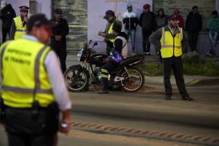 Operativo de tránsito en Instrucciones y Mendoza 