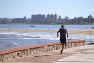 Corredor en la rambla de Montevideo