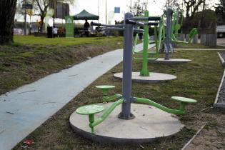 Instalación de juegos saludables en Mendoza y Galeano Instalación de juegos saludables en Mendoza y Galeano