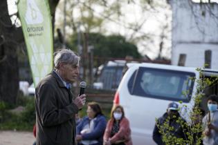 Instalación de juegos saludables en Mendoza y Galeano  