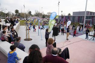 Inauguración de la Plaza de Palos