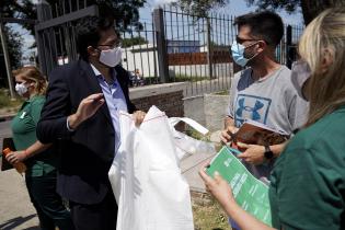 Entrega de bolsones en cooperativa COVIFE