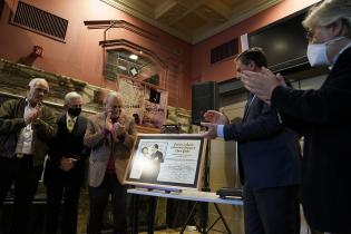 Homenaje a Carlos Gardel a 100 años de su documento uruguayo. Homenaje a Carlos Gardel a 100 años de su documento uruguayo.