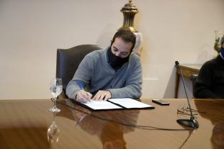 Firma de convenio con Sindicato Único de la Aguja Firma de convenio con Sindicato Único de la Aguja