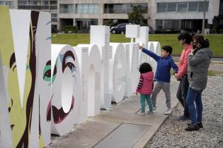 Homenaje a Mario Benedetti e Idea Vilariño en Cartel de Montevideo