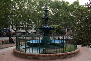Fuente de la Plaza de los Treinta y Tres Orientales Fuente de la Plaza de los Treinta y Tres Orientales