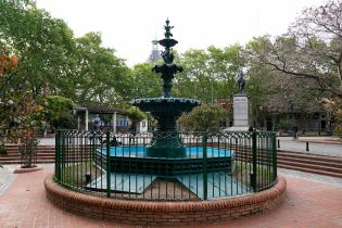 Fuente de la Plaza de los Treinta y Tres Orientales Fuente de la Plaza de los Treinta y Tres Orientales
