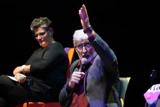 Conversatorio «Día internacional del orgullo LGBT+: el camino de la lucha» en el teatro Solís