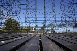 Armado de escenario de Montevideo Rock 2020