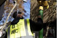 Pintura de columnas de semáforos en el marco del Programa ABC Oportunidad Trabajo