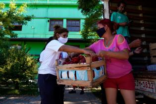 Entrega de alimentos e insumos a ollas populares Entrega de alimentos e insumos a ollas populares