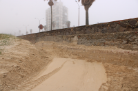 Trabajos de descalce de muro en playa Malvín