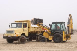 Trabajos de descalce de muro en playa Malvín Trabajos de descalce de muro en playa Malvín
