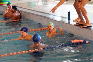 Natación para niñas y niños en Plaza de Deportes Nº11