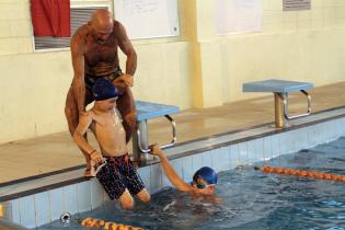 Natación para niñas y niños en Plaza de Deportes Nº11 Natación para niñas y niños en Plaza de Deportes Nº11
