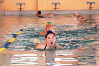 Natación para niñas y niños en Plaza de Deportes Nº11 Natación para niñas y niños en Plaza de Deportes Nº11