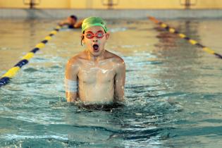 Natación para niñas y niños en Plaza de Deportes Nº11