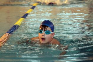 Natación para niñas y niños en Plaza de Deportes Nº11