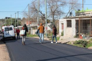 Trabajos de asfaltado en el barrio Los Sueños