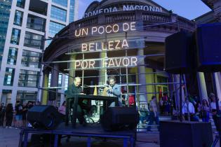 Teatro Solís "Un poco de belleza por favor" 