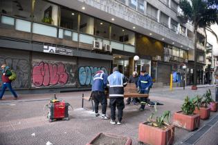 Cambios en el mobiliario urbano de Av. 18 de Julio 