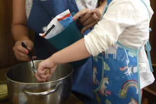 Cocina con niñas y niños