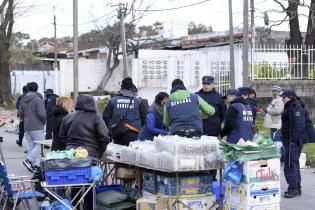 Operativo de incautación de mercadería en feria