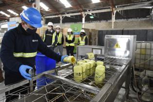 Proceso de reciclaje de aceite doméstico