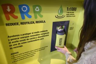 Proceso de reciclaje de aceite doméstico Proceso de reciclaje de aceite doméstico