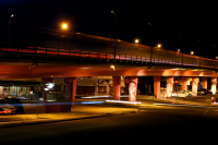 Vista nocturna del viaducto de Paso Molino