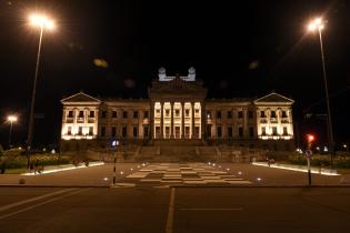 Vista nocturna del Palacio Legislativo