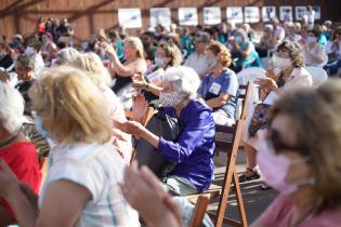 Cierre de actividades de la Secretaría de las Personas Mayores en plaza Las Pioneras 