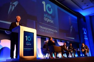 Encuentro de Transformación Digital en los 10 años de Agesic Encuentro de Transformación Digital en los 10 años de Agesic