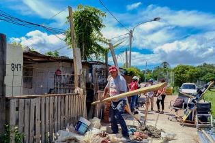 Trabajos de mejora habitacional en una vivienda del barrio Mauá con el apoyo de cuadrillas del SUNCA en el marco del Plan ABC Territorio