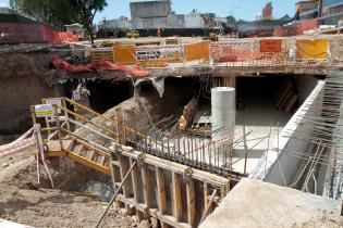 Obras por tanque de amortiguación en Luis Alberto de Herrera Obras por tanque de amortiguación en Luis Alberto de Herrera
