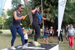 Cardiocaminata de personas mayores en Parque Rivera Cardiocaminata de personas mayores en Parque Rivera