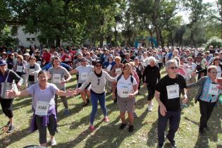 Cardiocaminata de personas mayores en Parque Rivera Cardiocaminata de personas mayores en Parque Rivera