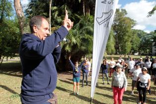 Cardiocaminata de personas mayores en Parque Rivera Cardiocaminata de personas mayores en Parque Rivera
