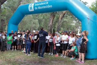 Cardiocaminata de personas mayores en Parque Rivera Cardiocaminata de personas mayores en Parque Rivera