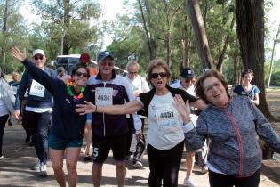 Cardiocaminata de  personas mayores en Parque Rivera