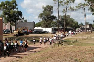 Cardiocaminata de personas mayores en Parque Rivera Cardiocaminata de personas mayores en Parque Rivera