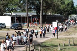 Cardiocaminata de  personas mayores en Parque Rivera